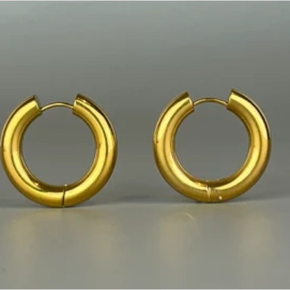 Chic Gold Hoop Earrings 8 gm young girls